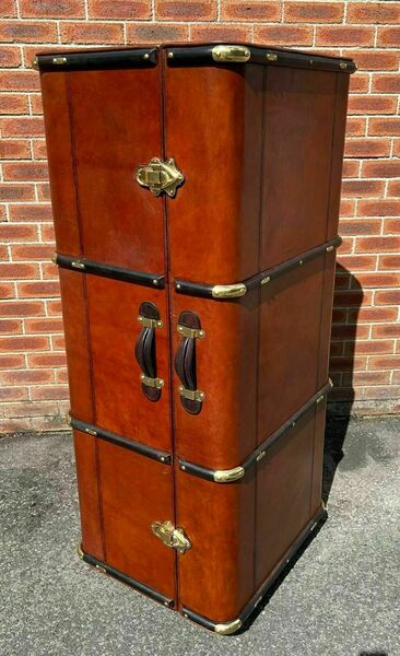 Superb quality hand crafted antique style leather campaign trunk huge drinks bar – A rare vintage treasure