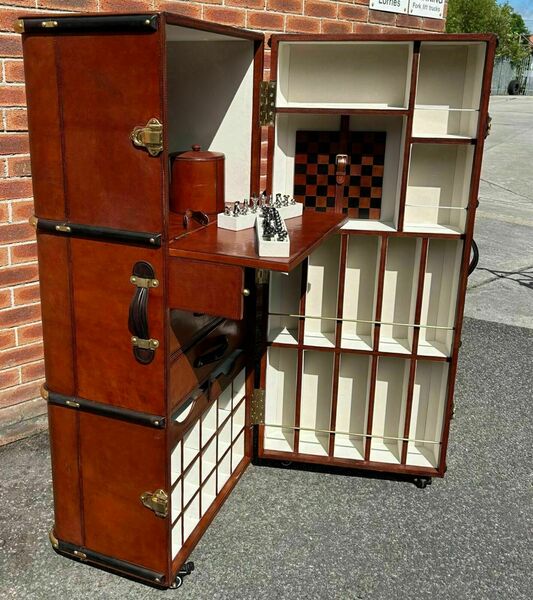 Superb quality hand crafted antique style leather campaign trunk huge drinks bar – A rare vintage treasure